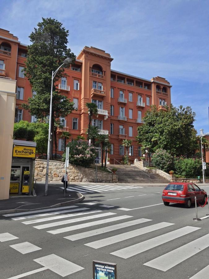 Family Apartment Center Опатия Экстерьер фото